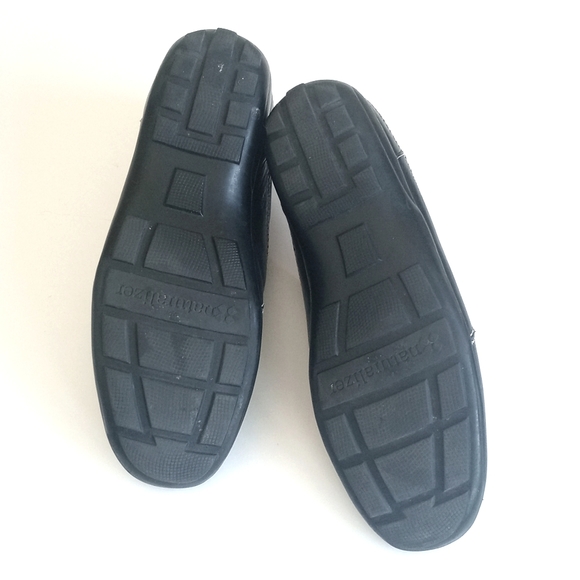 Naturalizer Black Leather Loafers / Flats 8 - Picture 5 of 9